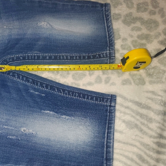 Miss Me Bermuda jean shorts with rhinestones peace sign on back pockets … - Picture 4 of 6